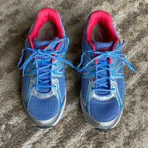 Avia Rise tennis shoes Women’s size 9W Excellent condition